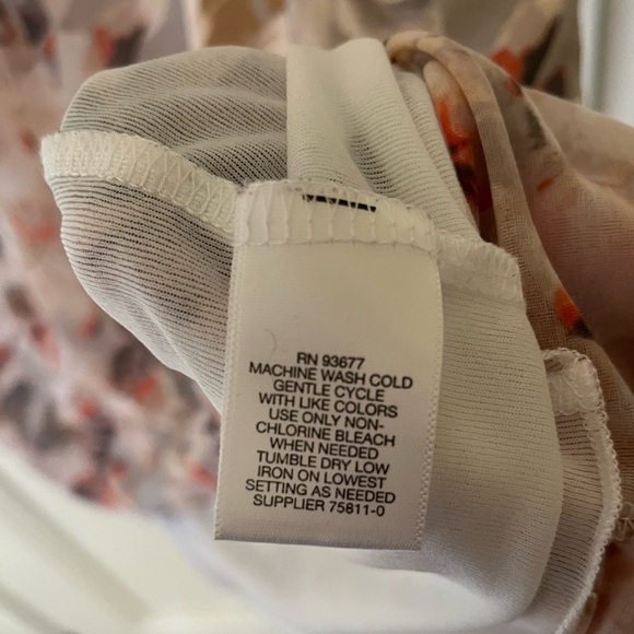 Liz Claiborne Plus Size Sleeveless Floral Blouse - Picture 5 of 5